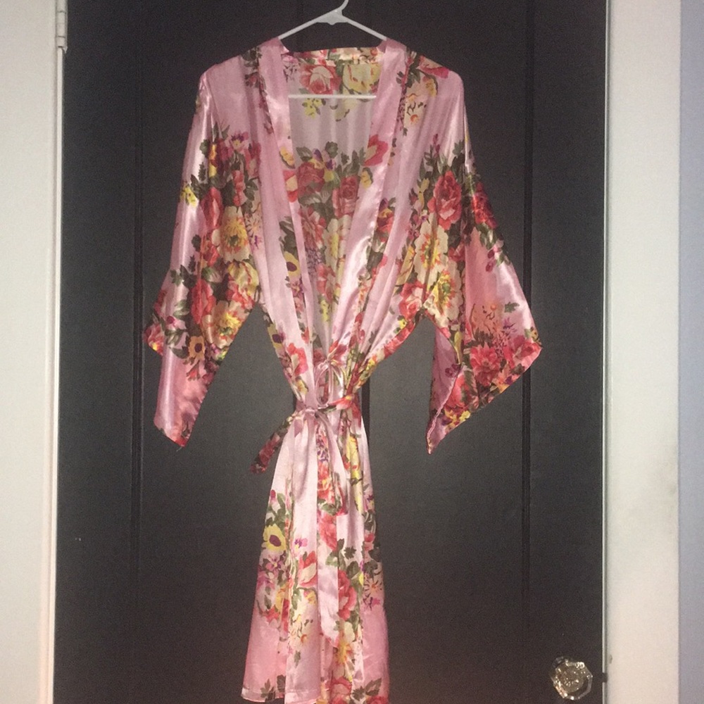 Silky pink robe EUC